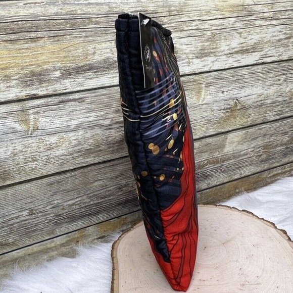 NWT FairyLoot An Ember in the Ashes Ellias & Leia Padded Book Sleeve Bag - Picture 3 of 11